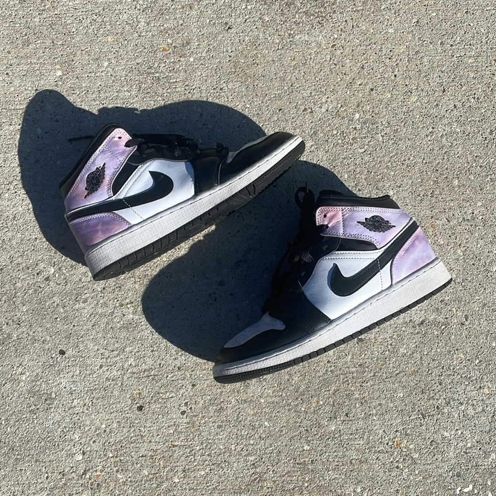 Brand: Nike 
Size: 5.5 kids